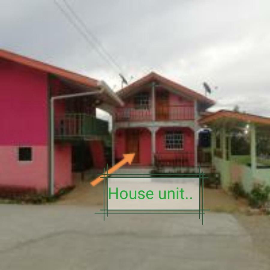 Strawberry Rest House Mesilou Kampong Kundassan المظهر الخارجي الصورة